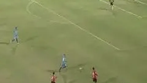 大连英博虽败犹荣，主场激情点燃中超收官战，6万球迷见证胜利的尊严时刻