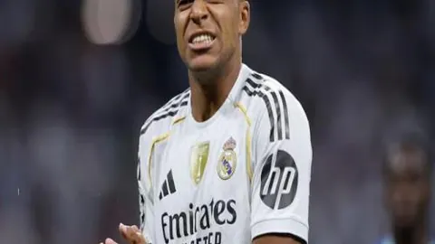 “足坛焦点：多纳鲁马力挺英超新挑战，瓜帅独具慧眼看中他的战术革新潜力——英超赛场再现风云际会！”