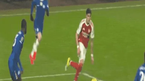 “曼联换帅后场均积分上升0.36分，AC米兰则出现0.36分下滑”。